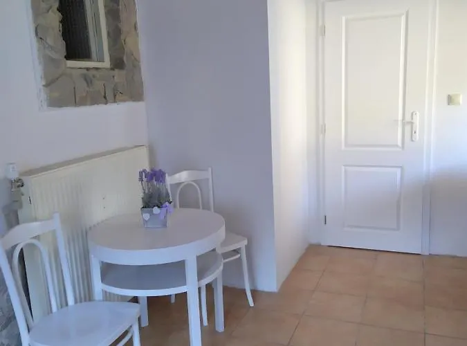 Pod Cervenym Kamenom Male Karpaty Pila (Pezinok)